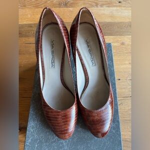 Via Spiga Women's Textured Brown Heels
